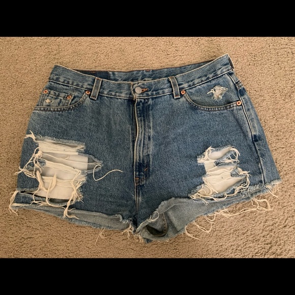 Levi’s High-waisted Distressed Shorts - Picture 1 of 7
